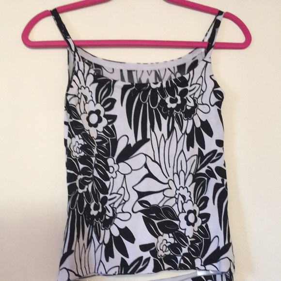 Black and white Top and skirt set. - Picture 2 of 4